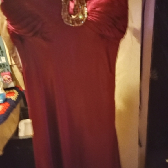 Small ball gown new with tags in plactic - Picture 4 of 4